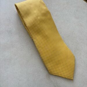 VIA CONDOTTI ROMA HAND MADE IN ITALY Yellow with Navy Polka Dot Tie 100% silk